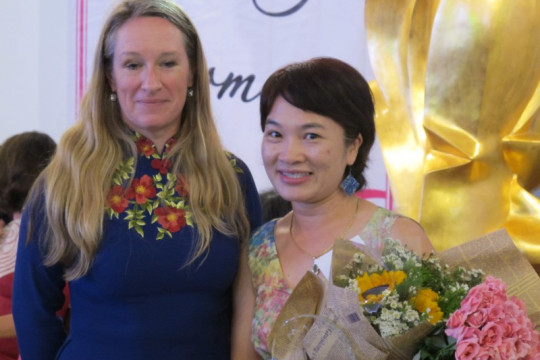 Nữ bác sĩ Khuất Thị Hải Oanh được trao giải “Tầm nhìn” 2016